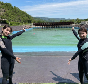 鷲尾千尋と澤田あやか
アナ