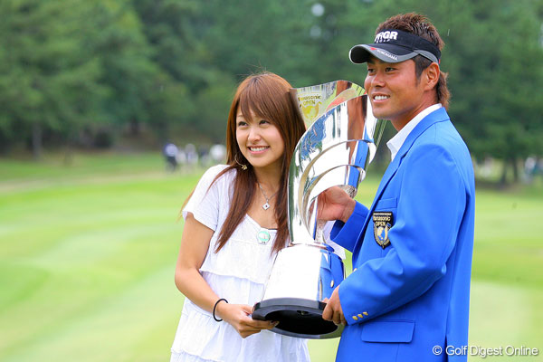 男子プロフォルファー・谷原秀人と奥さんの画像