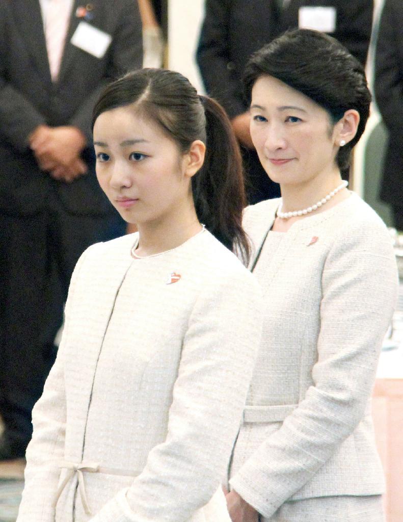 佳子さまと紀子さまの画像