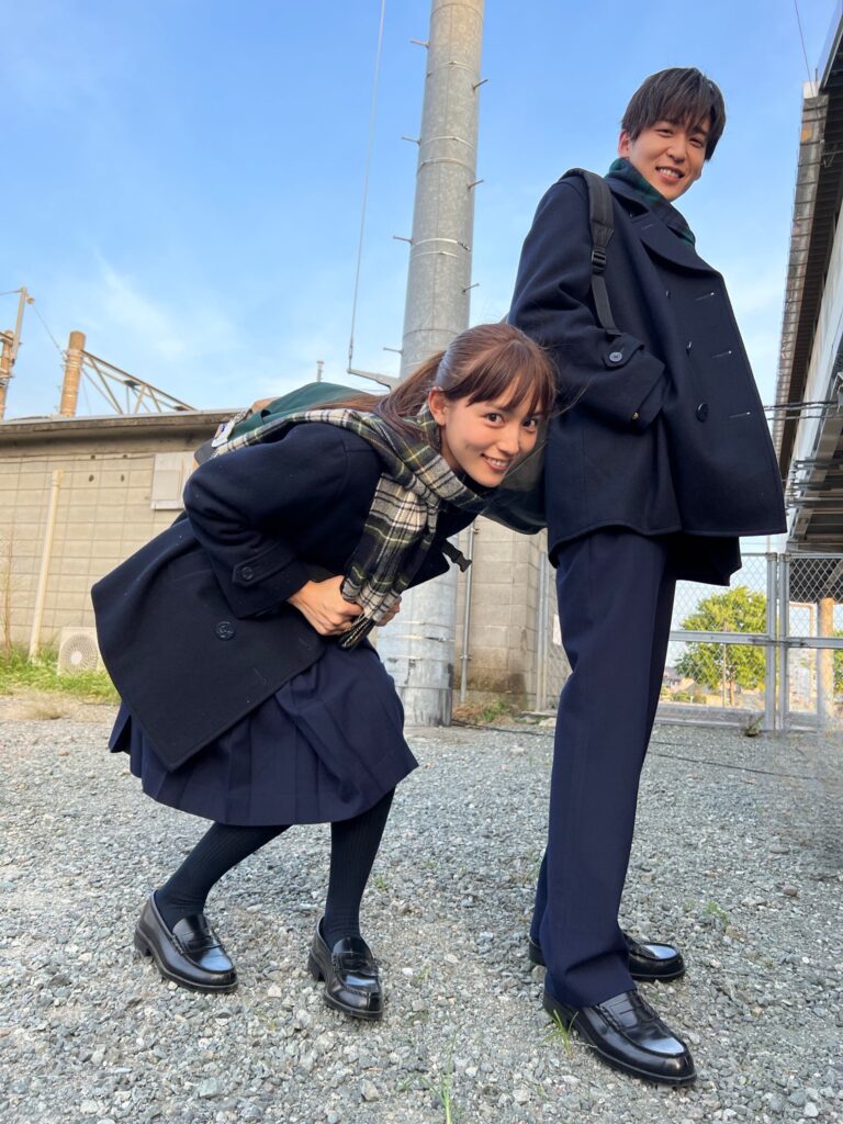 目黒蓮と川口春奈の制服画像